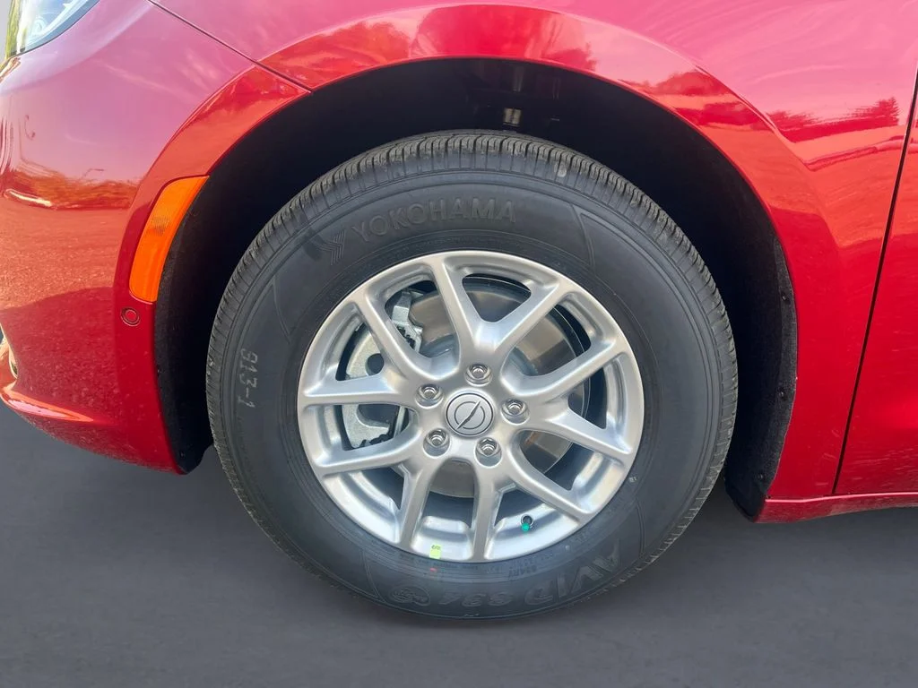 2026 Chrysler Pacifica Select - Photo 11