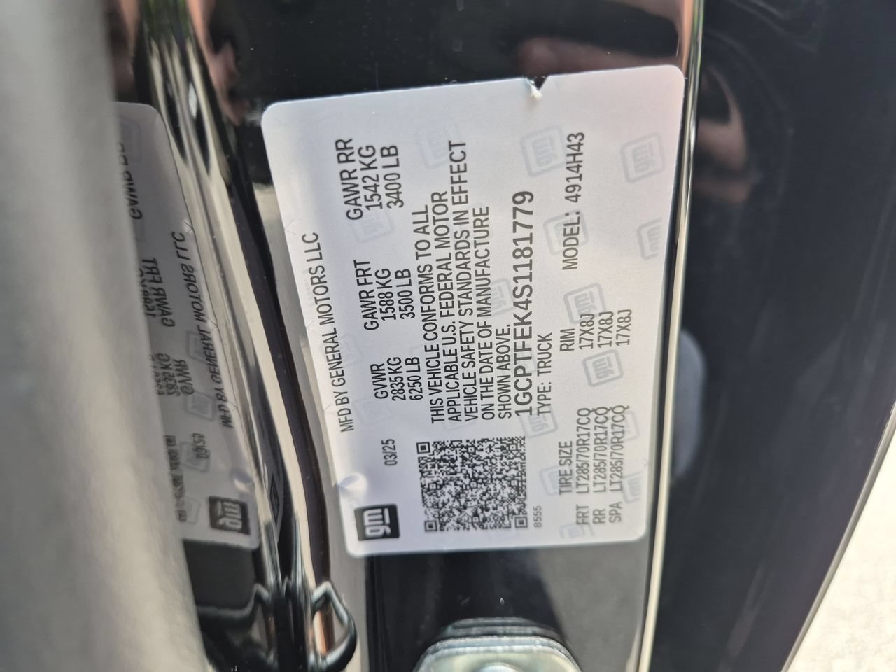 Used 2025 Black Chevrolet ZR2 image 32