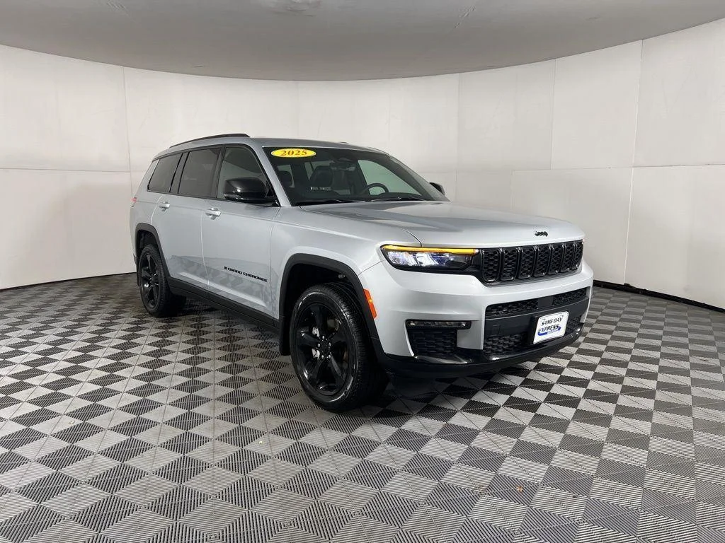 Used 2025 Silver Zynith Jeep Limited image 9