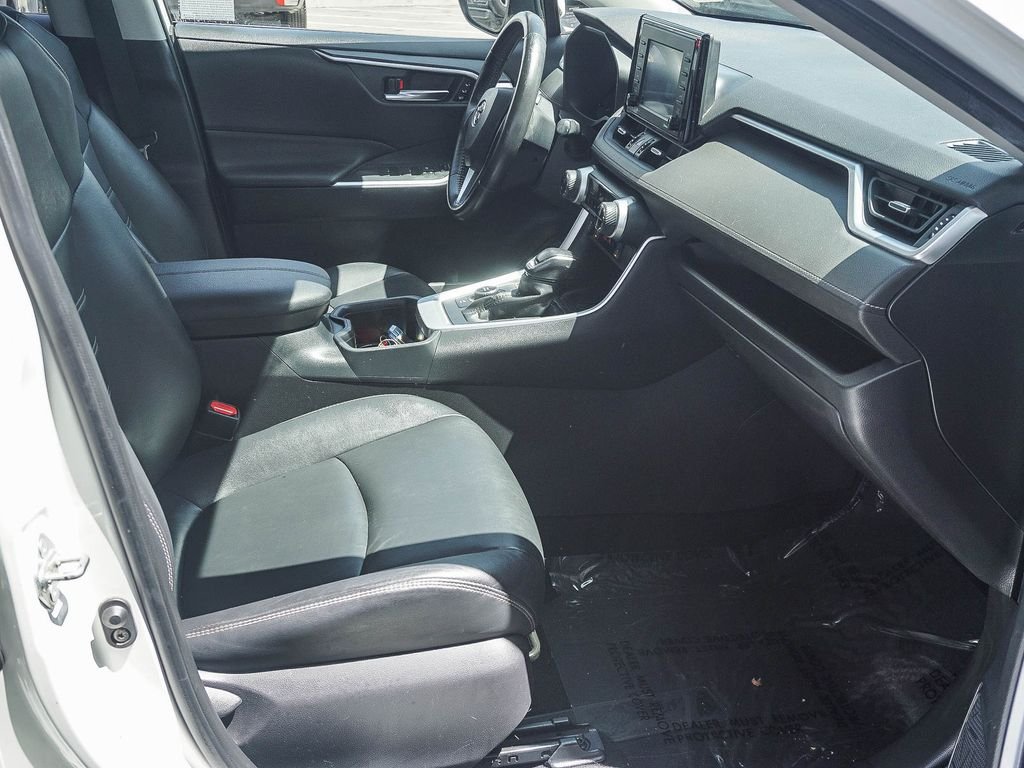 Used 2022 White Toyota XLE Premium image 12