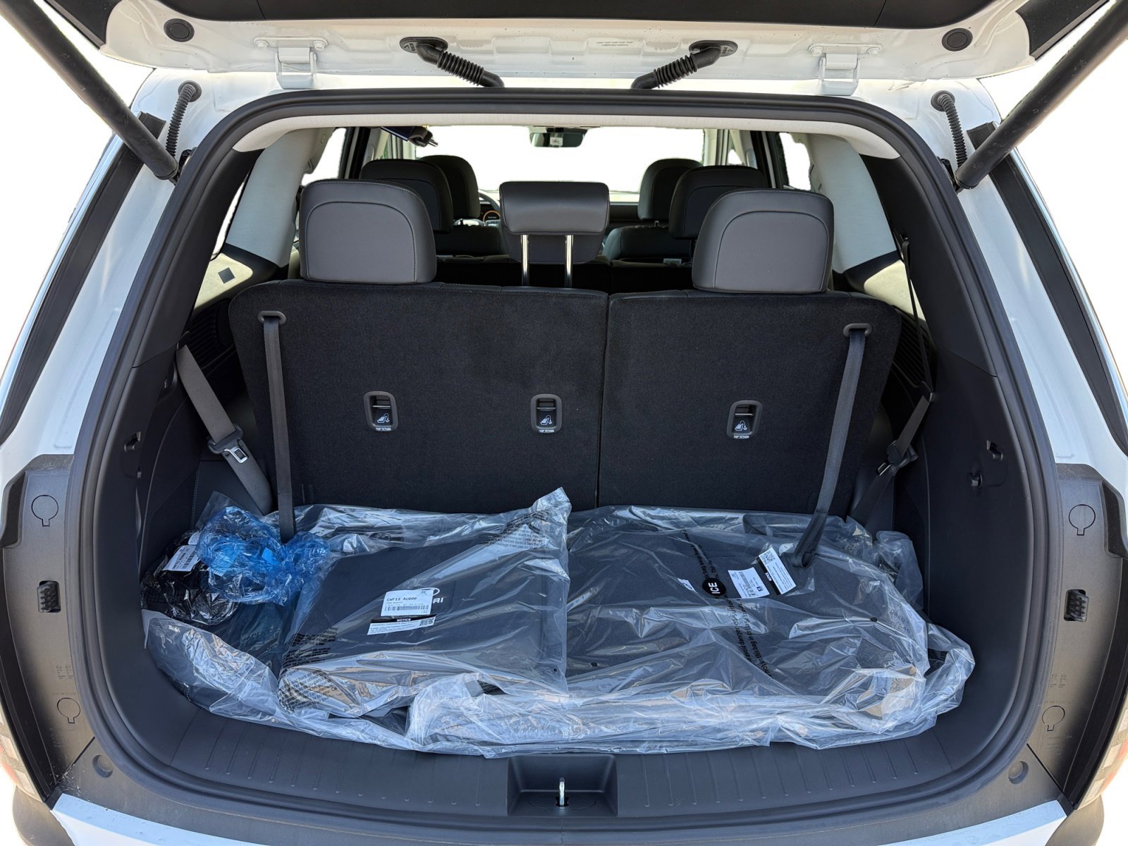 New 2026 Creamy White Pearl Hyundai SEL Premium 8P image 17