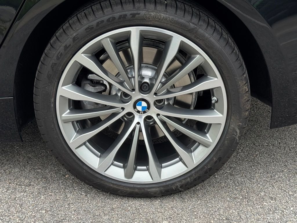 Used 2022 Black BMW 530i xDrive image 8