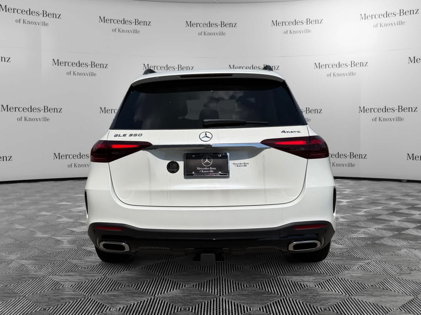 New 2026 MANUFAKTUR Moonlight White Metallic Mercedes-Benz GLE 350 image 4