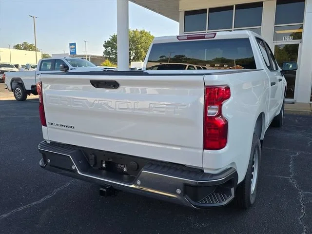 New 2026 Summit White Chevrolet WT image 7