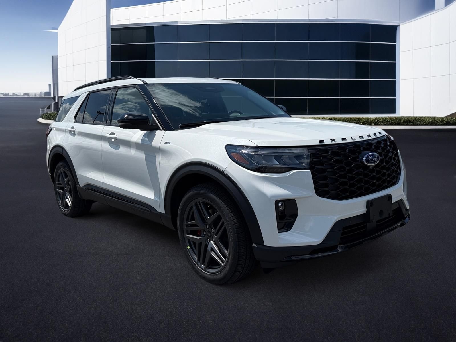 New 2026 Star White Metallic Tri-Coat Ford ST-Line image 2