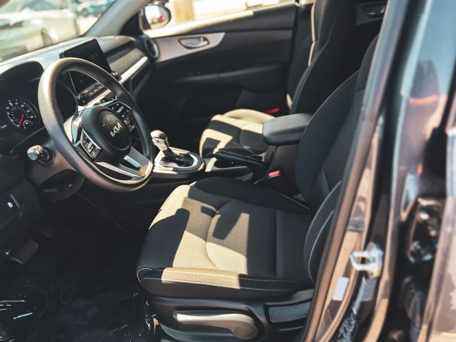 2024 Kia Forte LXS - Photo 14