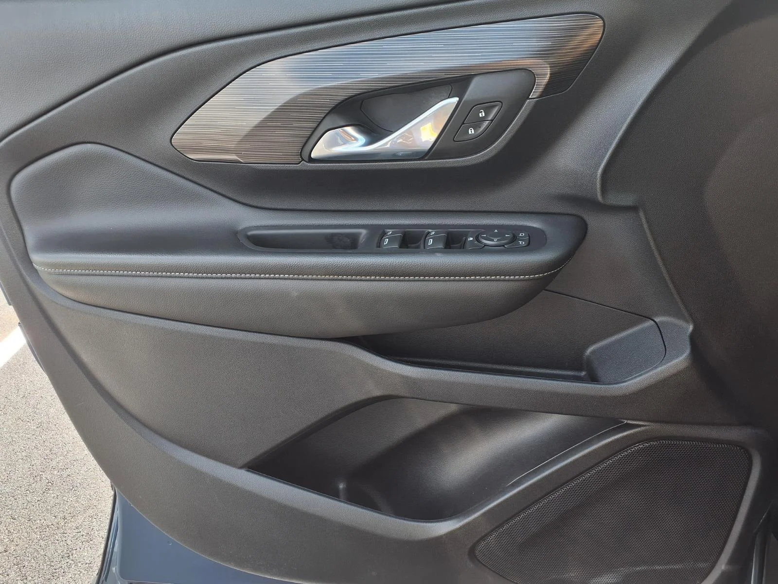 Used 2024 Downpour Metallic GMC SLE image 22