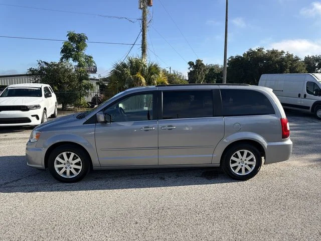 Used 2015 Silver Chrysler LX image 7