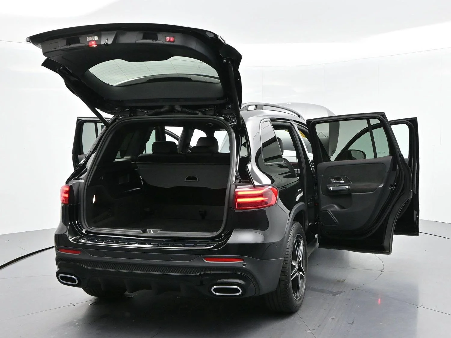 Used 2024 Black Mercedes-Benz GLB 250 image 41
