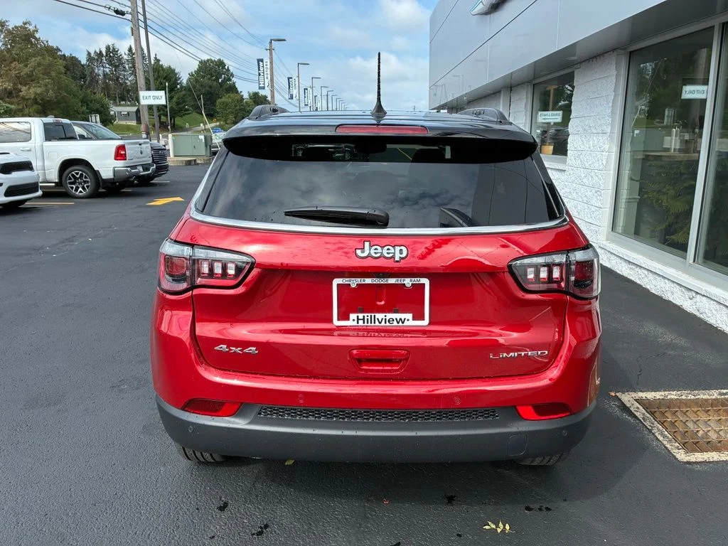 New 2026 Red Hot Pearl-Coat Exterior Paint Jeep Limited image 4