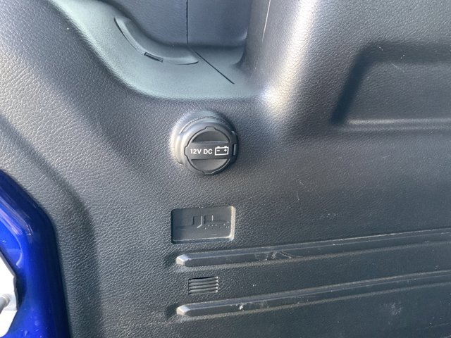 Used 2020 Ocean Blue Metallic Clearcoat Jeep Rubicon image 14