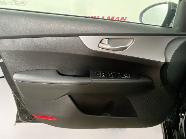 2023 Kia Forte LXS - Photo 28