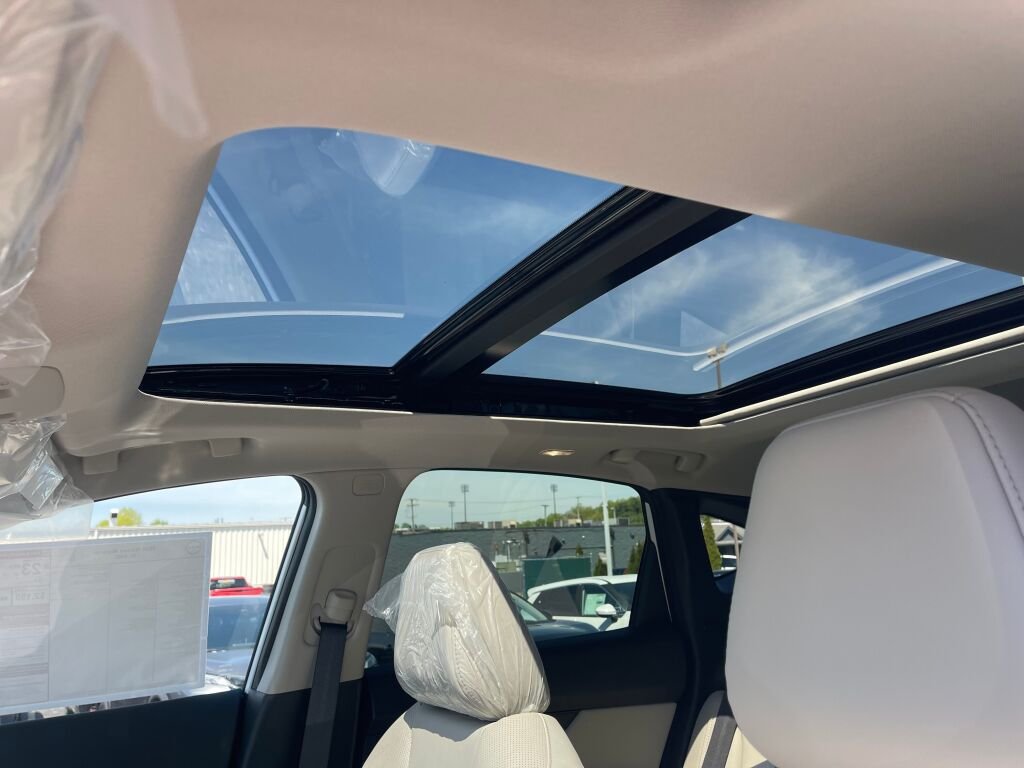 New 2026 Everest White Pearl Tricoat Nissan SL image 10