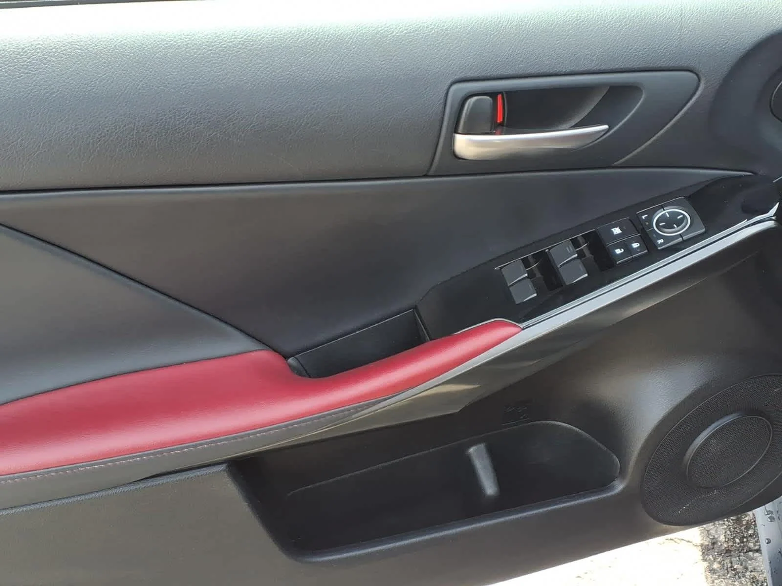 2023 Lexus IS 300 - Photo 17