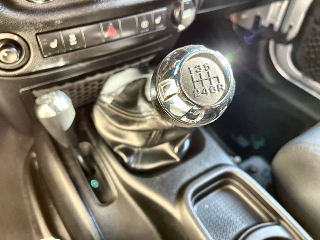 Used 2011 Silver Jeep Sahara image 21