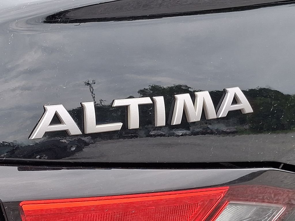 Used 2025 Black Nissan 2.5 SV image 31