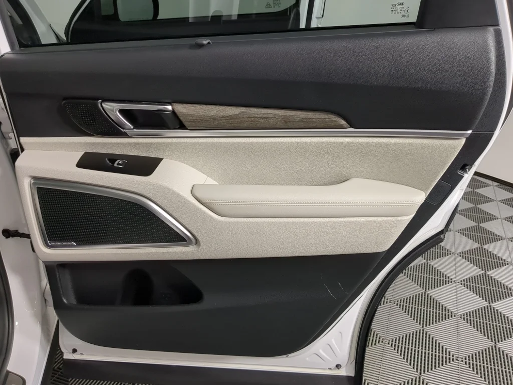 Used 2020 White Kia SX image 24