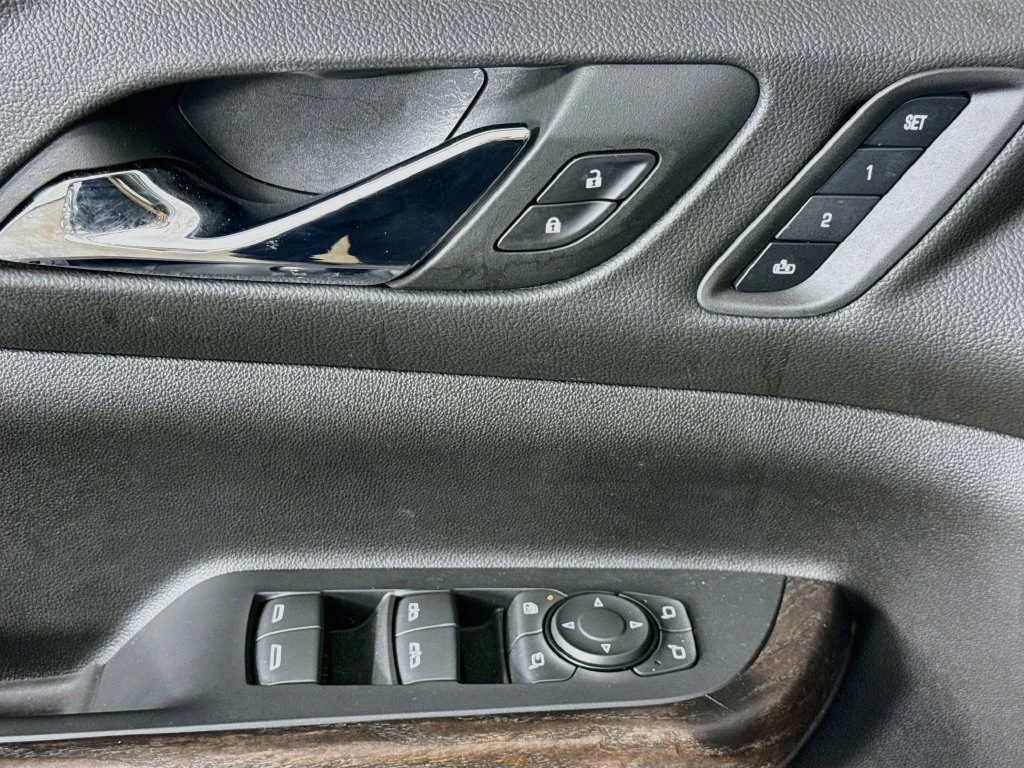 Used 2023 Silver GMC Denali image 21