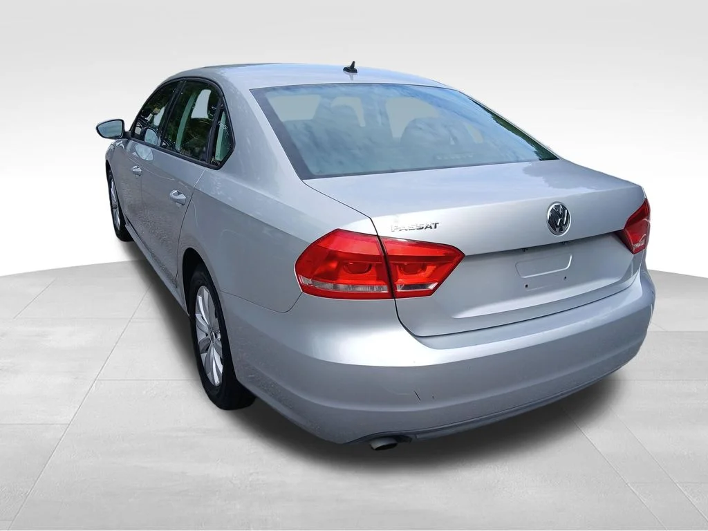 Used 2012 Silver Volkswagen 2.5 S image 3