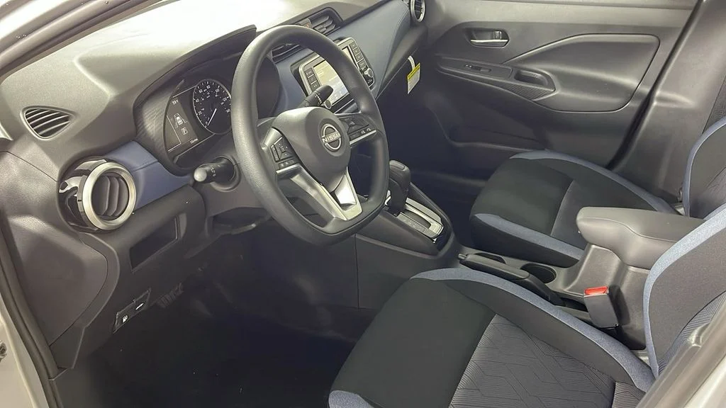 Used 2025 Silver Nissan 1.6 SV image 11