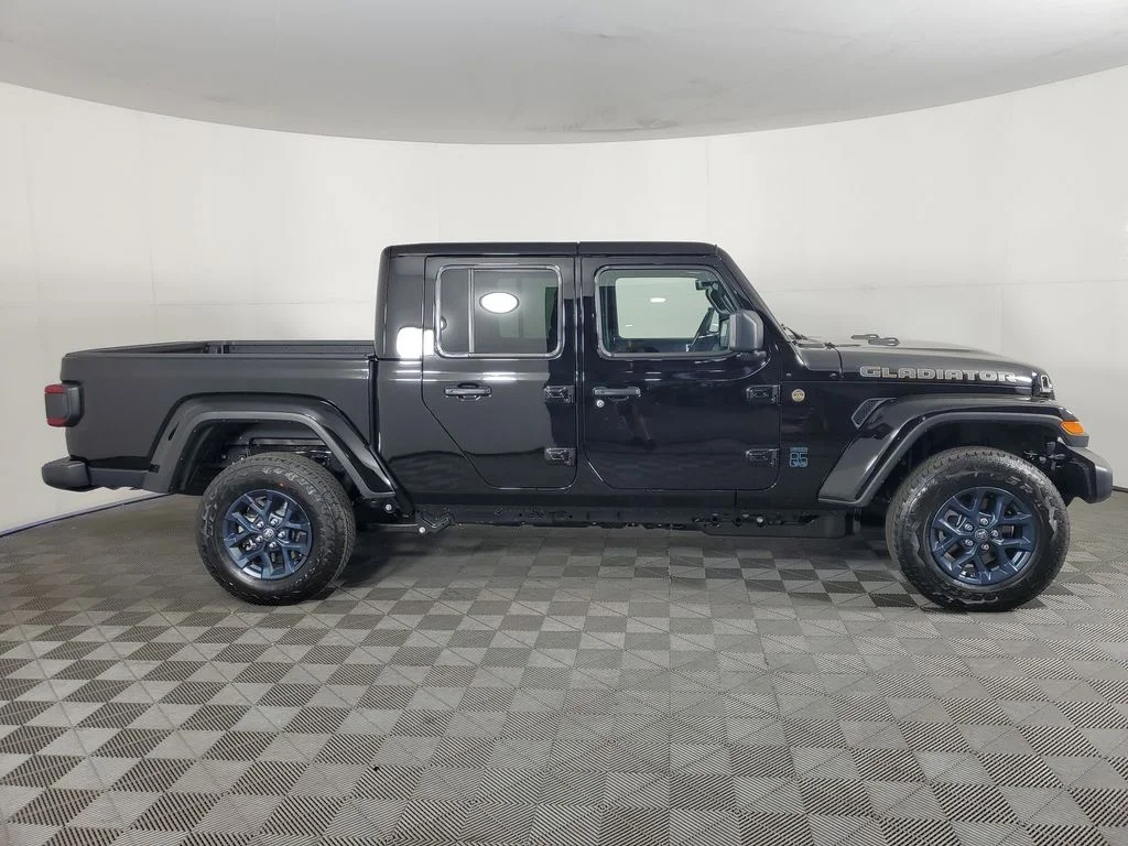 New 2026 Black Clear-Coat Exterior Paint Jeep 85th Anniversary Edition image 3