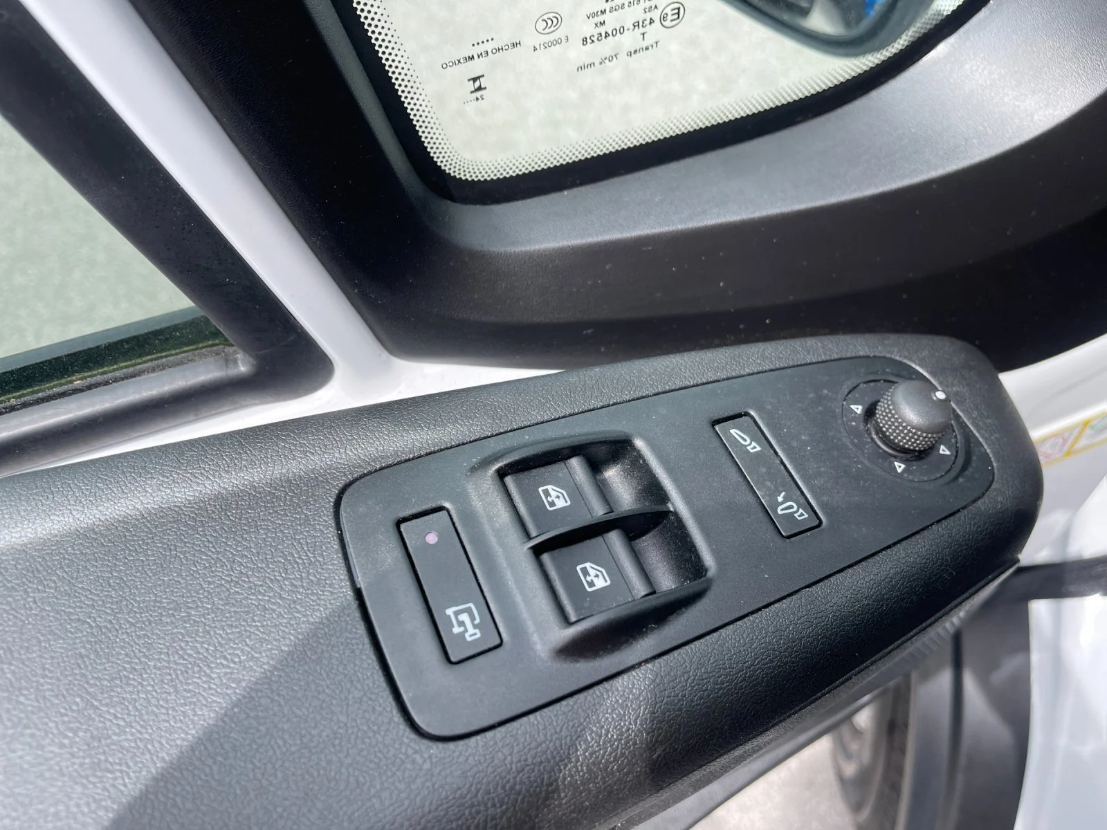 Used 2025 White Ram Base image 13