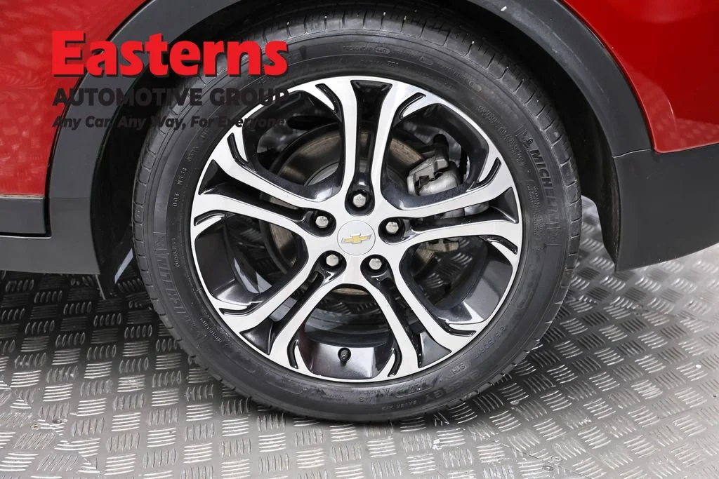 Used 2018 Red Chevrolet Premier image 8