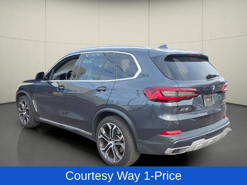 Used 2022 Gray BMW sDrive40i image 6