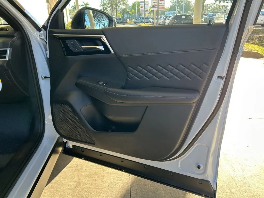 2025 Mitsubishi Outlander Plug-in Hybrid SEL Black Edition - Photo 28
