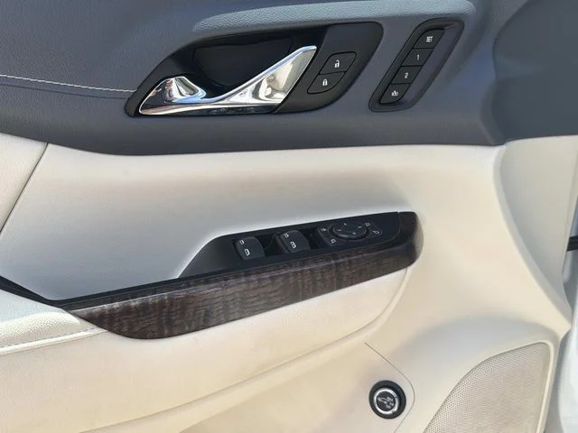 Used 2022 White GMC Denali image 24