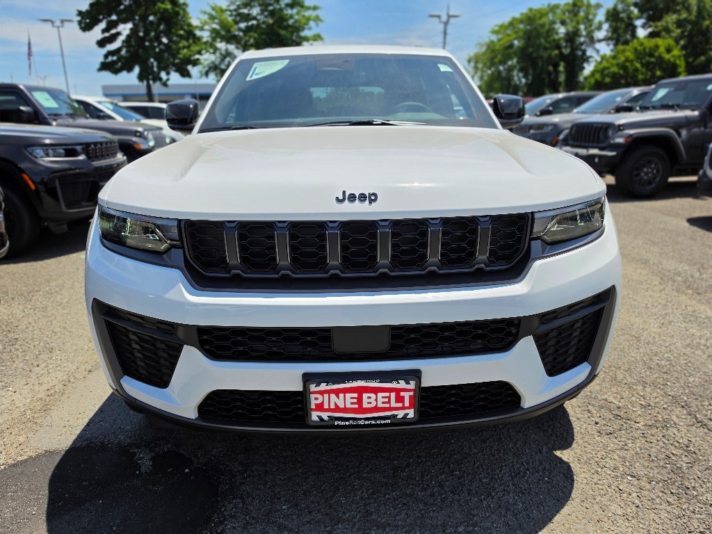 New 2026 Bright White Clear-Coat Exterior Paint Jeep Altitude image 7