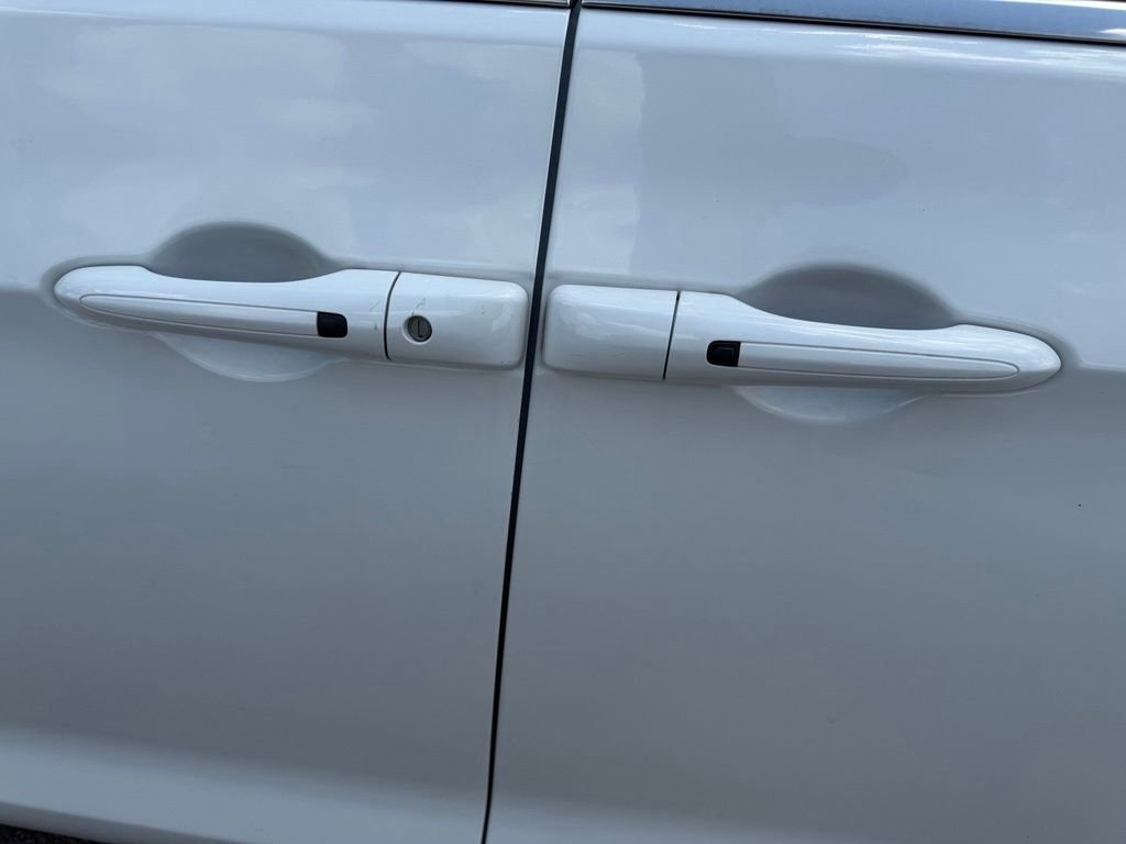 Used 2023 White Chrysler Touring L image 3