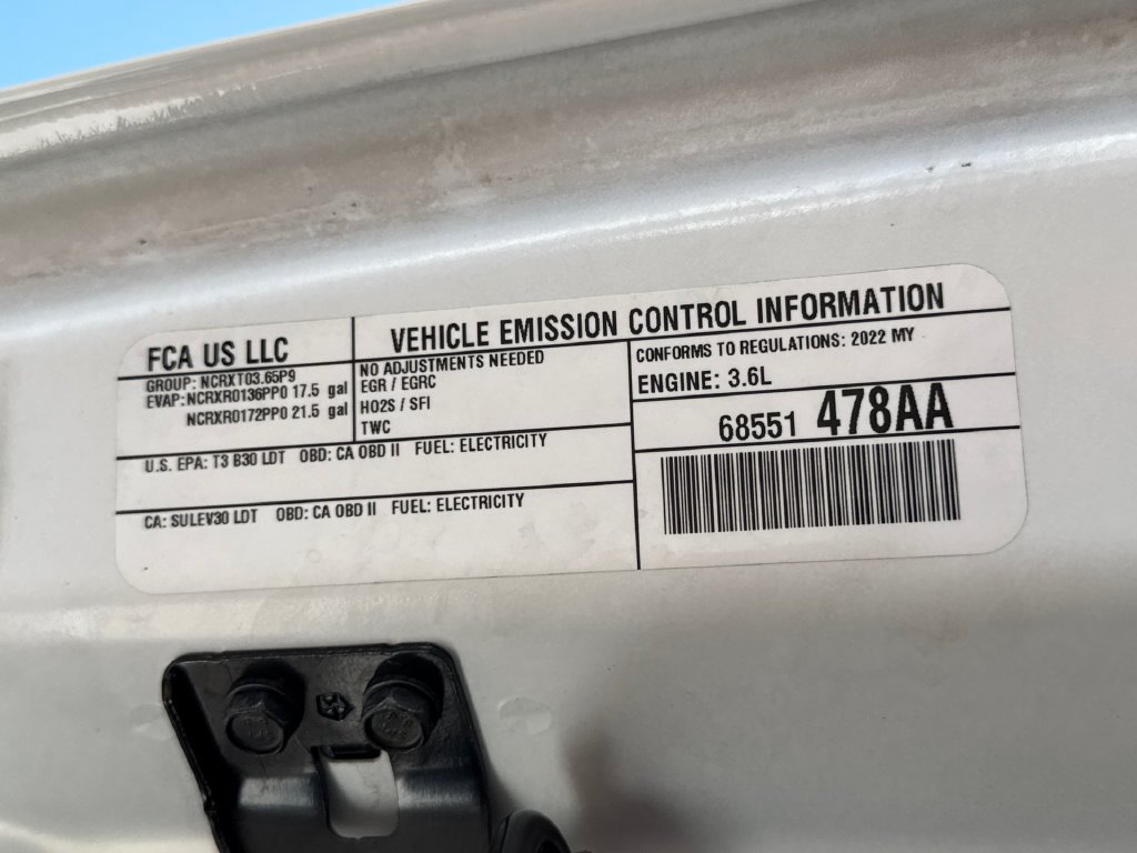 Used 2022 White Jeep Unlimited Sahara Altitude image 11