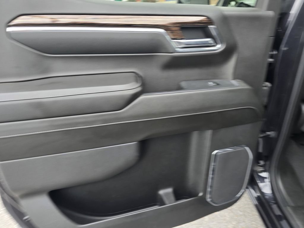 Used 2024 Silver GMC Elevation image 13