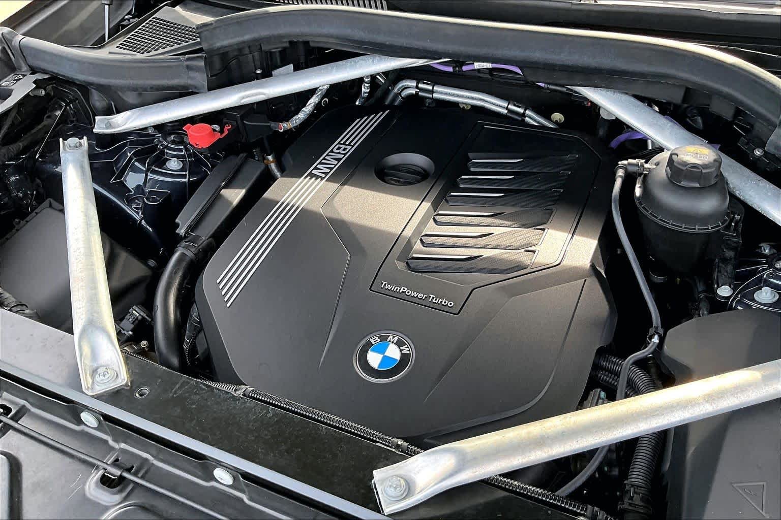 Used 2021 Arctic Gray Metallic BMW xDrive40i image 32