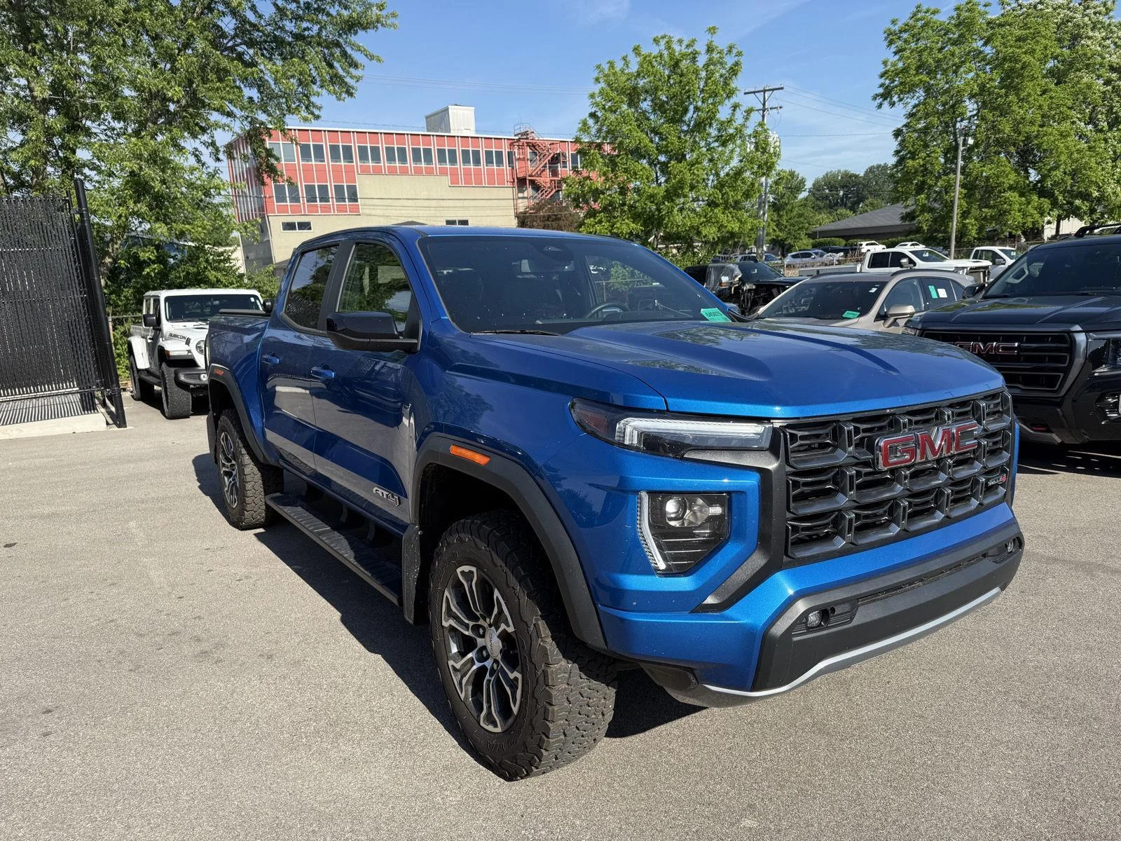 2023 GMC Canyon AT4 4WD Crew Cab Short Box's photo