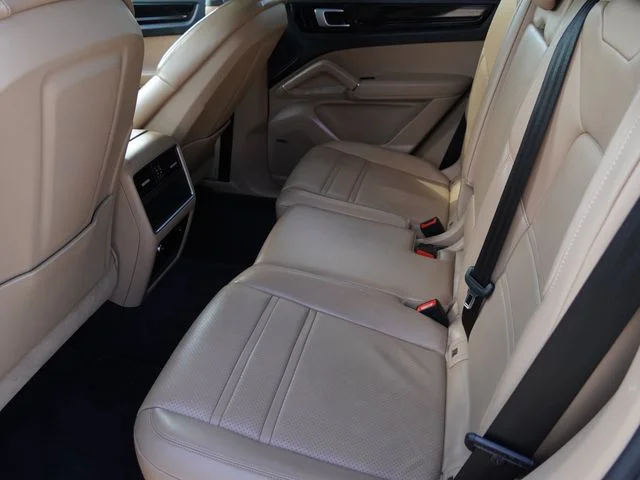 Used 2020  Porsche Base image 14