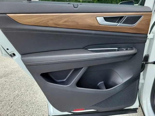2025 Volkswagen Atlas SE w/Tech - Photo 15