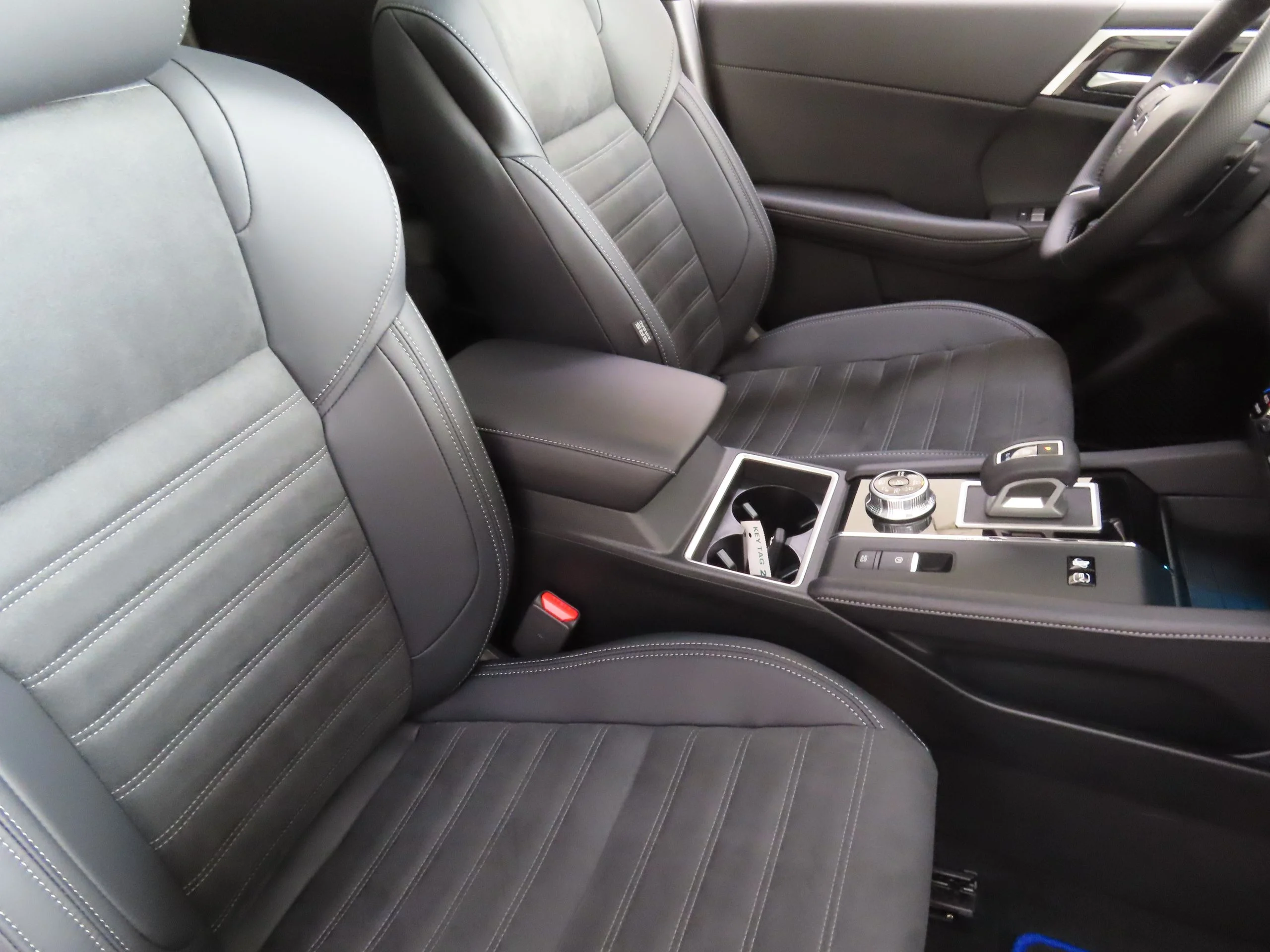 2025 Mitsubishi Outlander Plug-in Hybrid SE - Photo 25