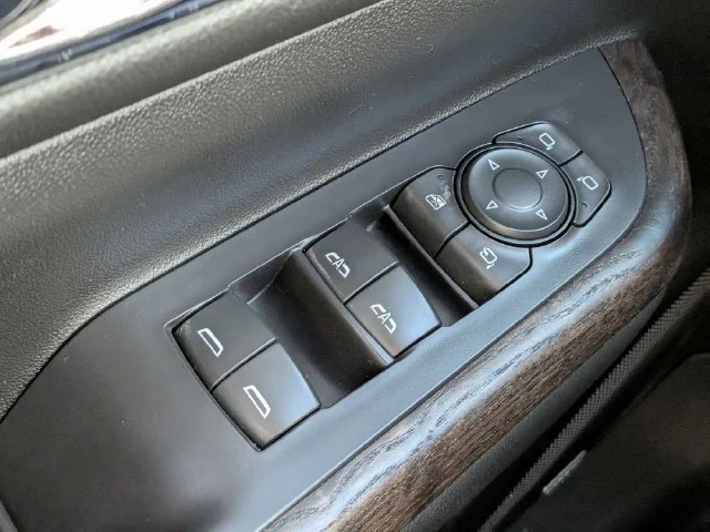 Used 2021 WHITE FROST TRICOAT GMC Denali image 23