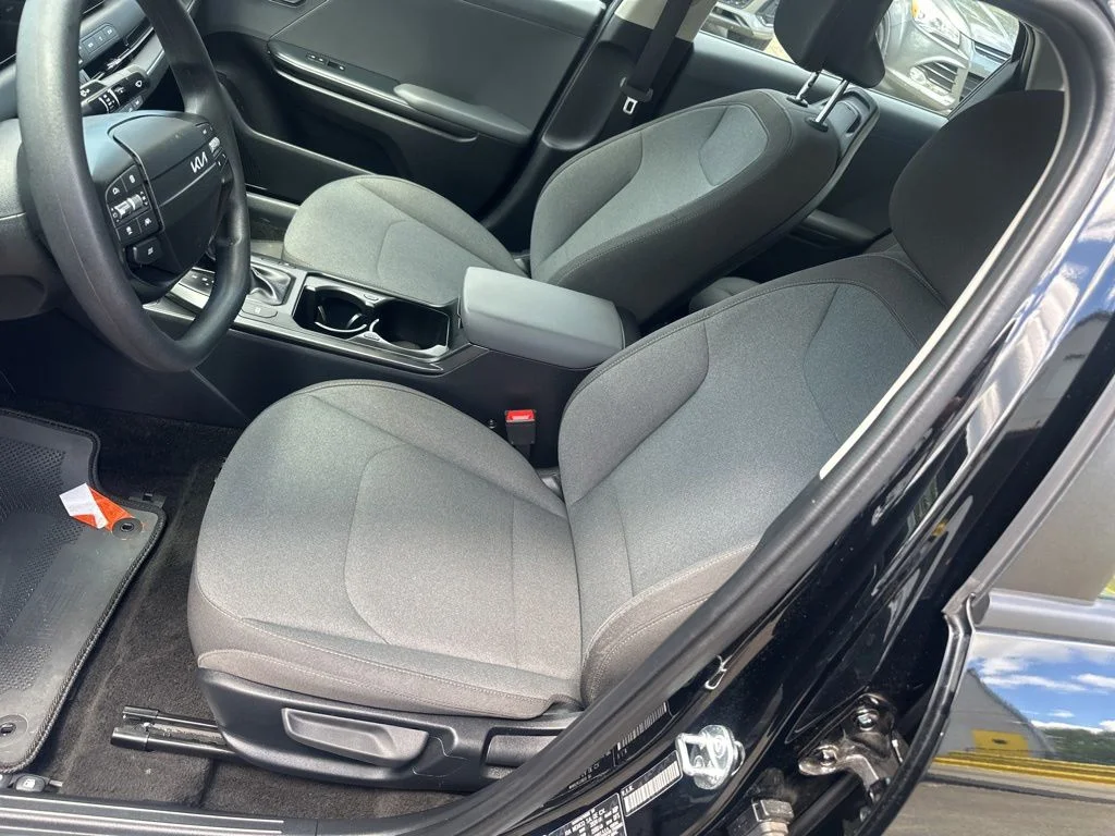 Used 2025 Black Kia LXS image 10