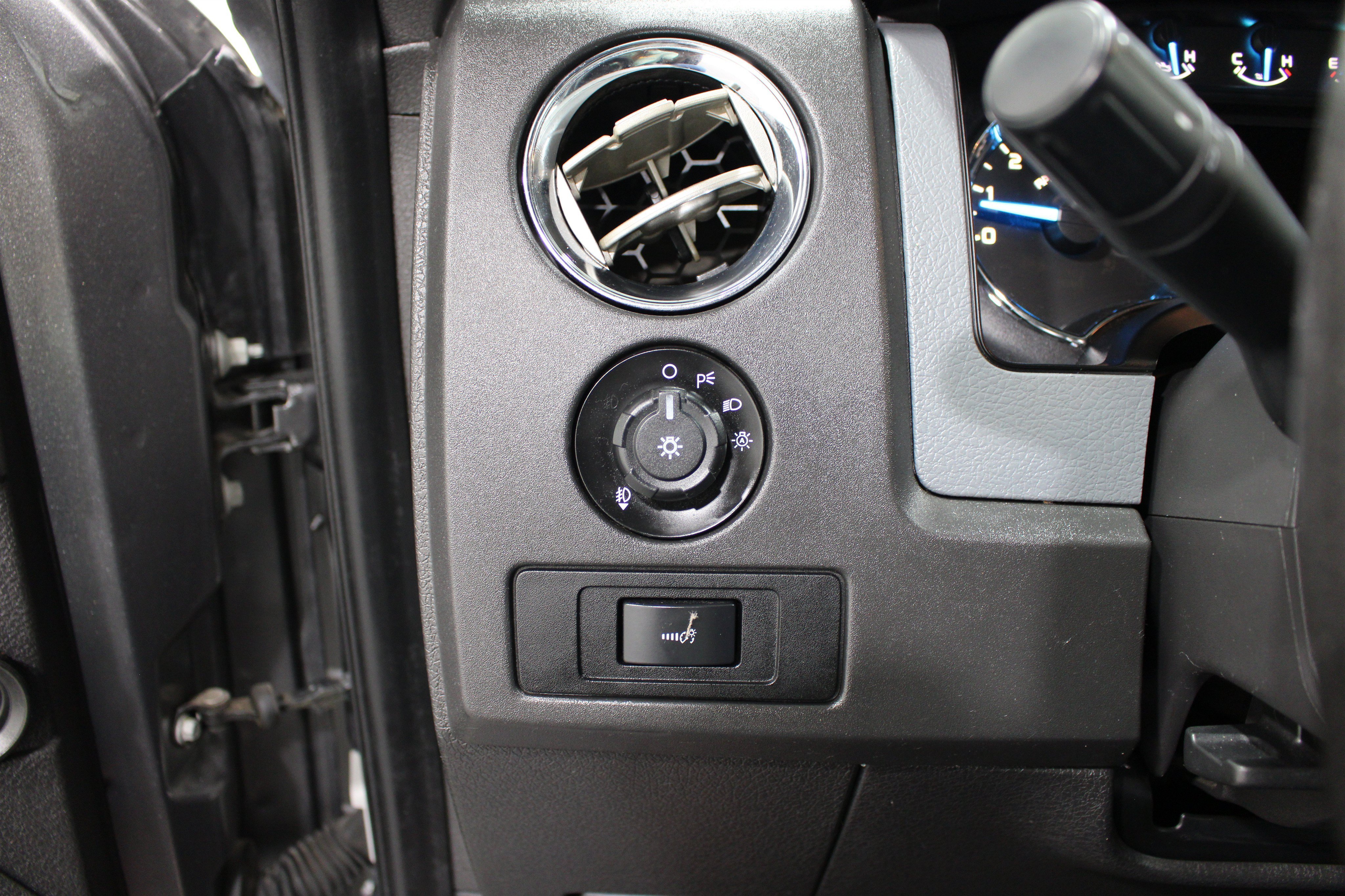 Used 2014 Sterling Gray Metallic Ford XLT image 8