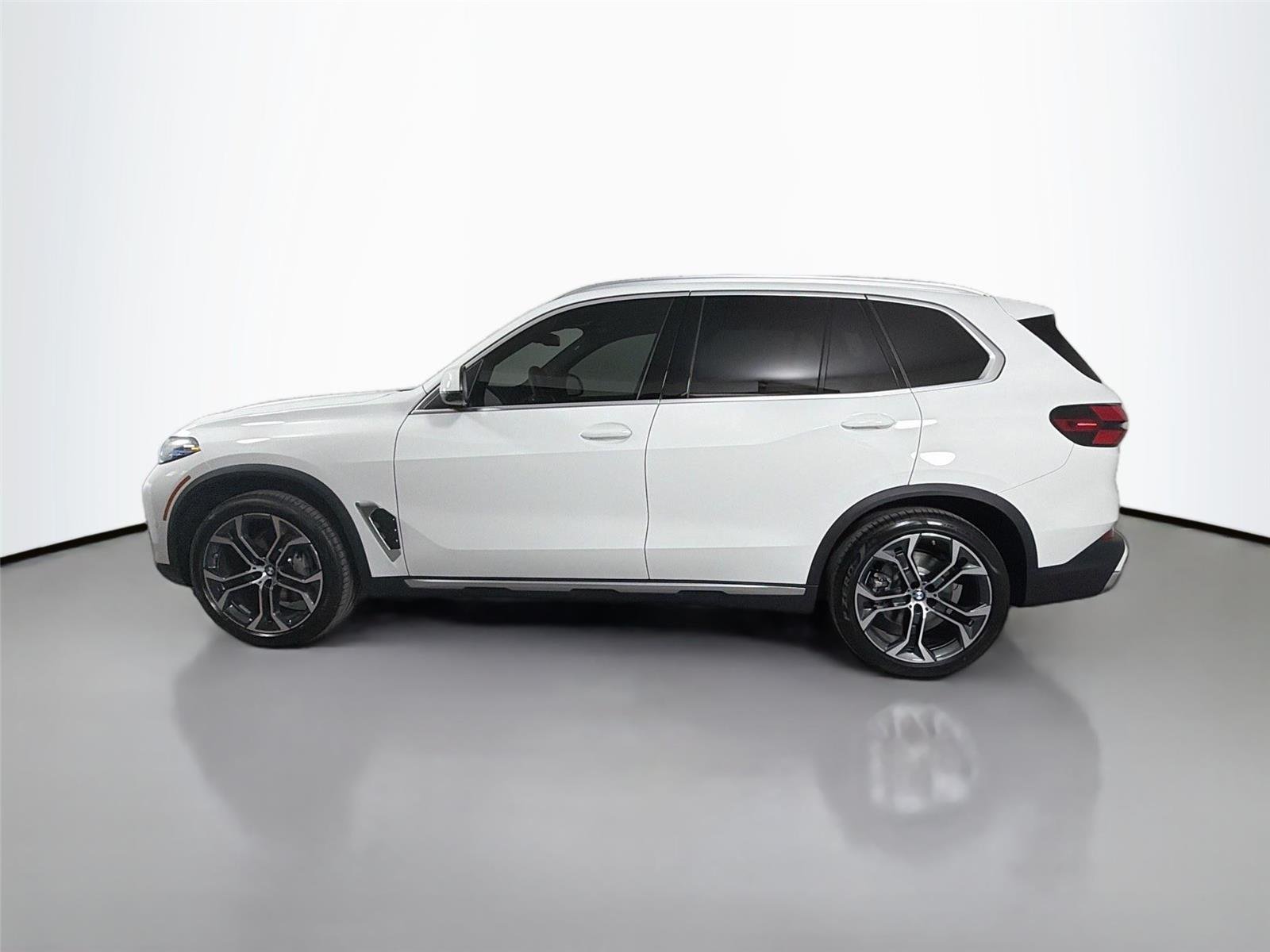 New 2026 Alpine White BMW xDrive40i image 8