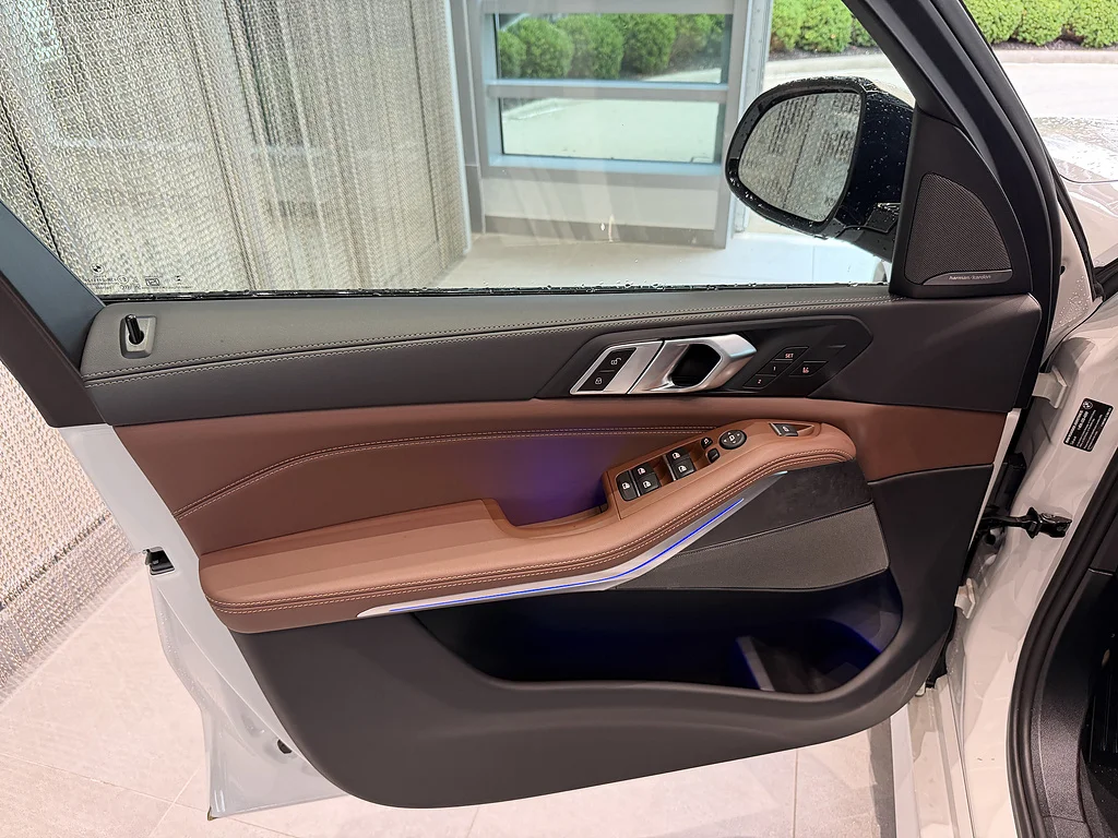 New 2026 Mineral White Metallic BMW xDrive40i image 11