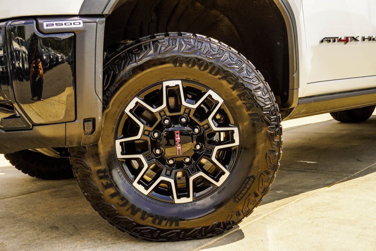 Used 2026 White GMC AT4X image 3