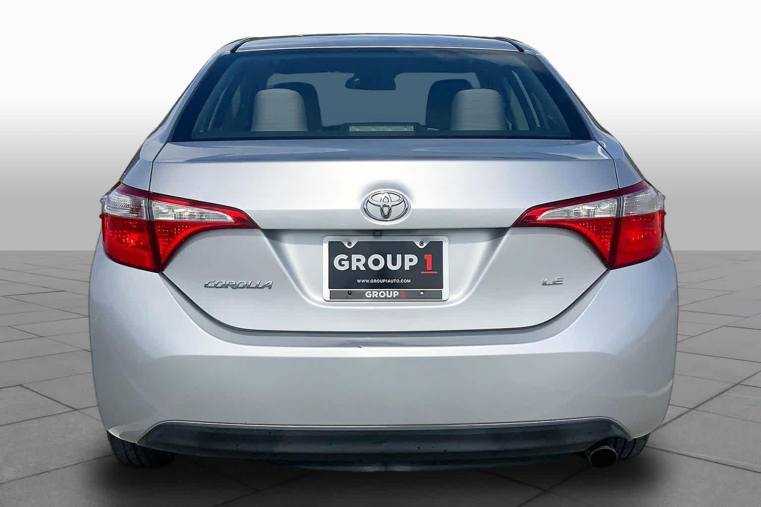 Used 2014 Classic Silver Metallic Toyota LE image 5