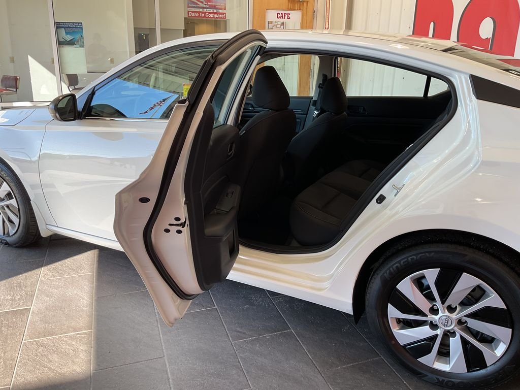 Used 2024 White Nissan 2.5 S image 27