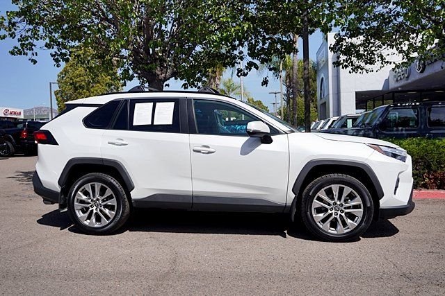 Used 2024 Beige Toyota XLE Premium image 6