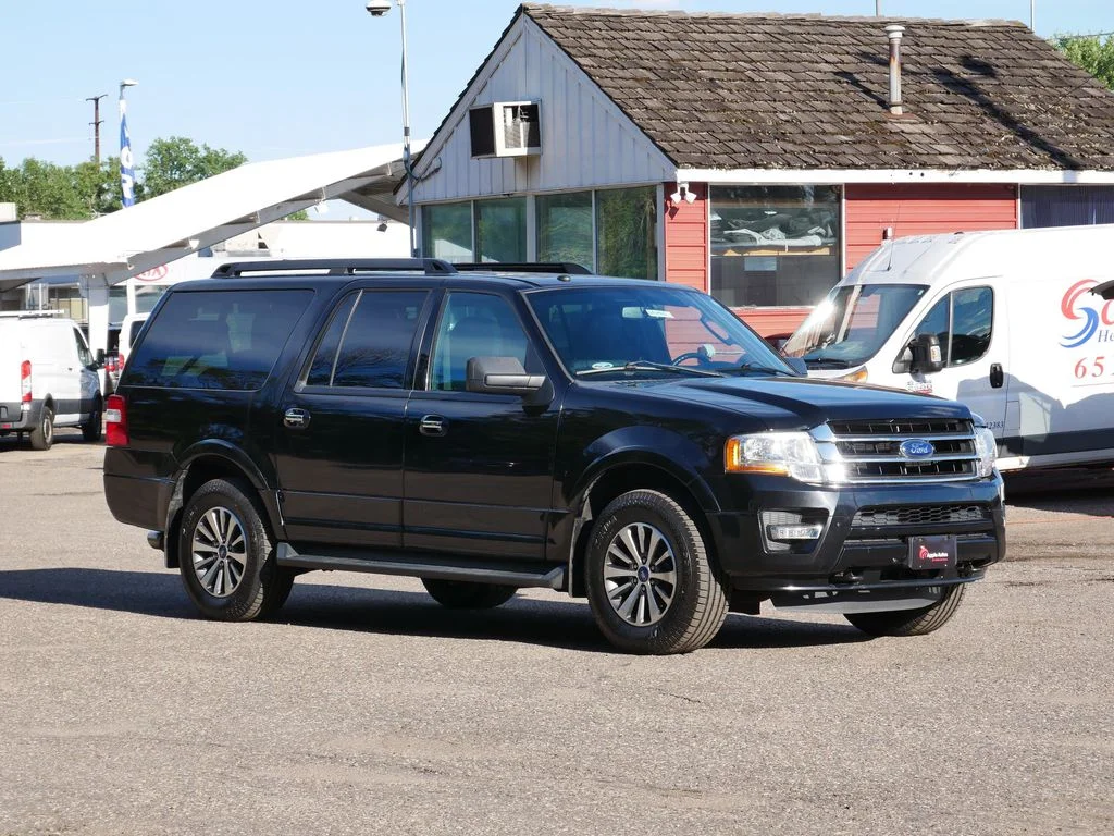 Used 2017 Black Ford XLT image 1