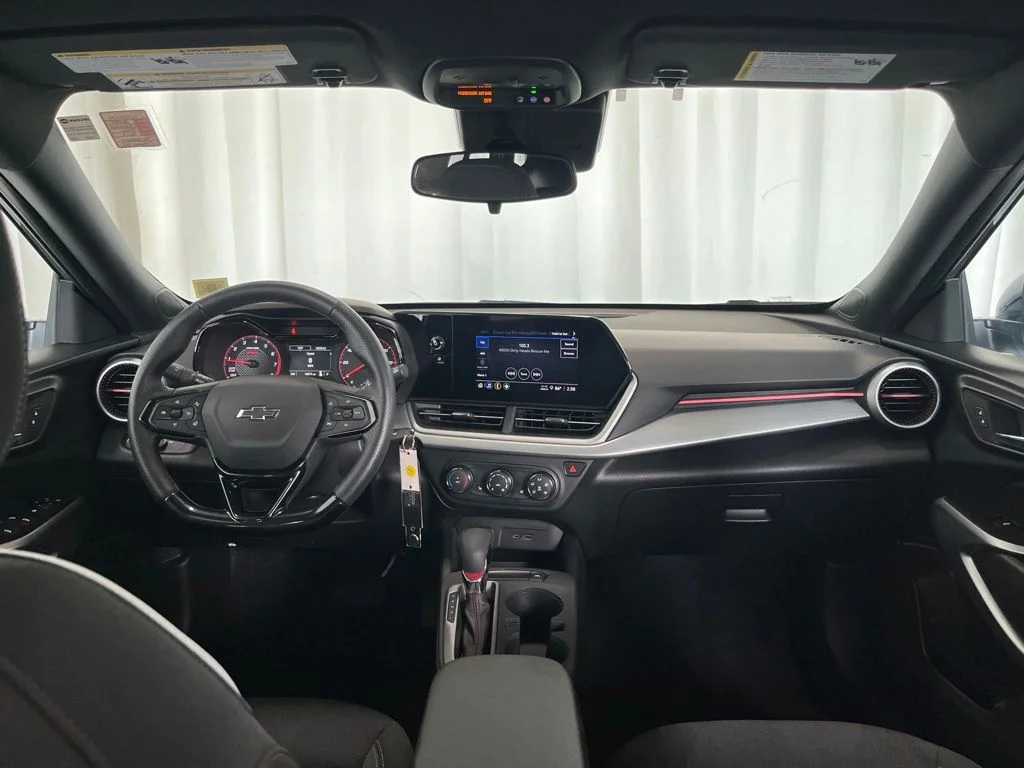 Used 2025 Gray Chevrolet 1RS image 9